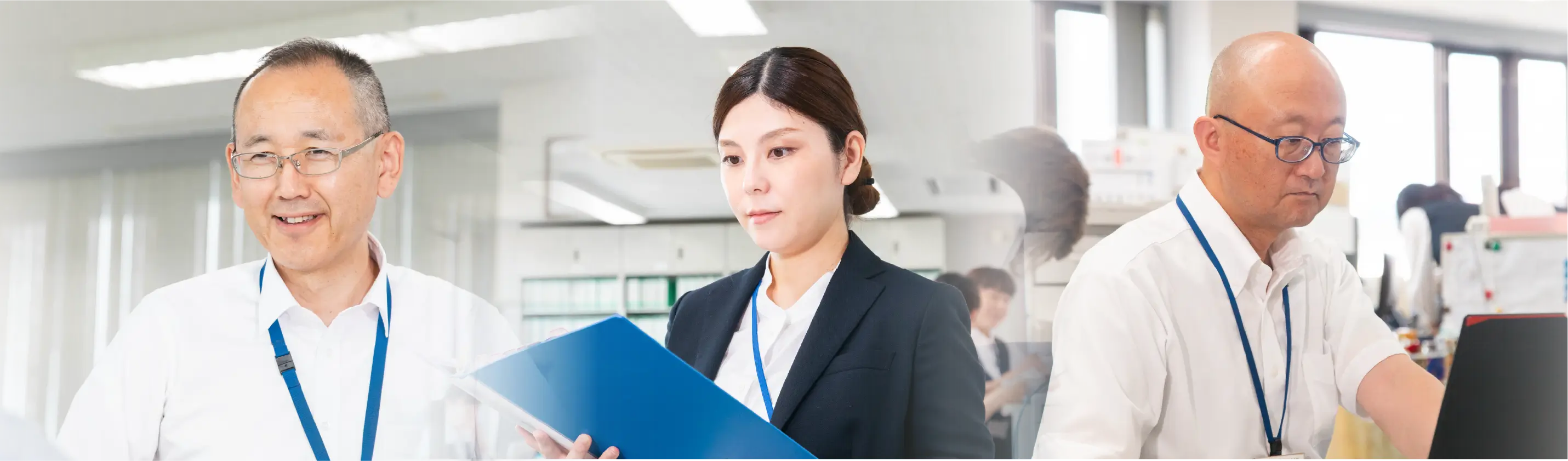 3名の社員が働いている様子の画像