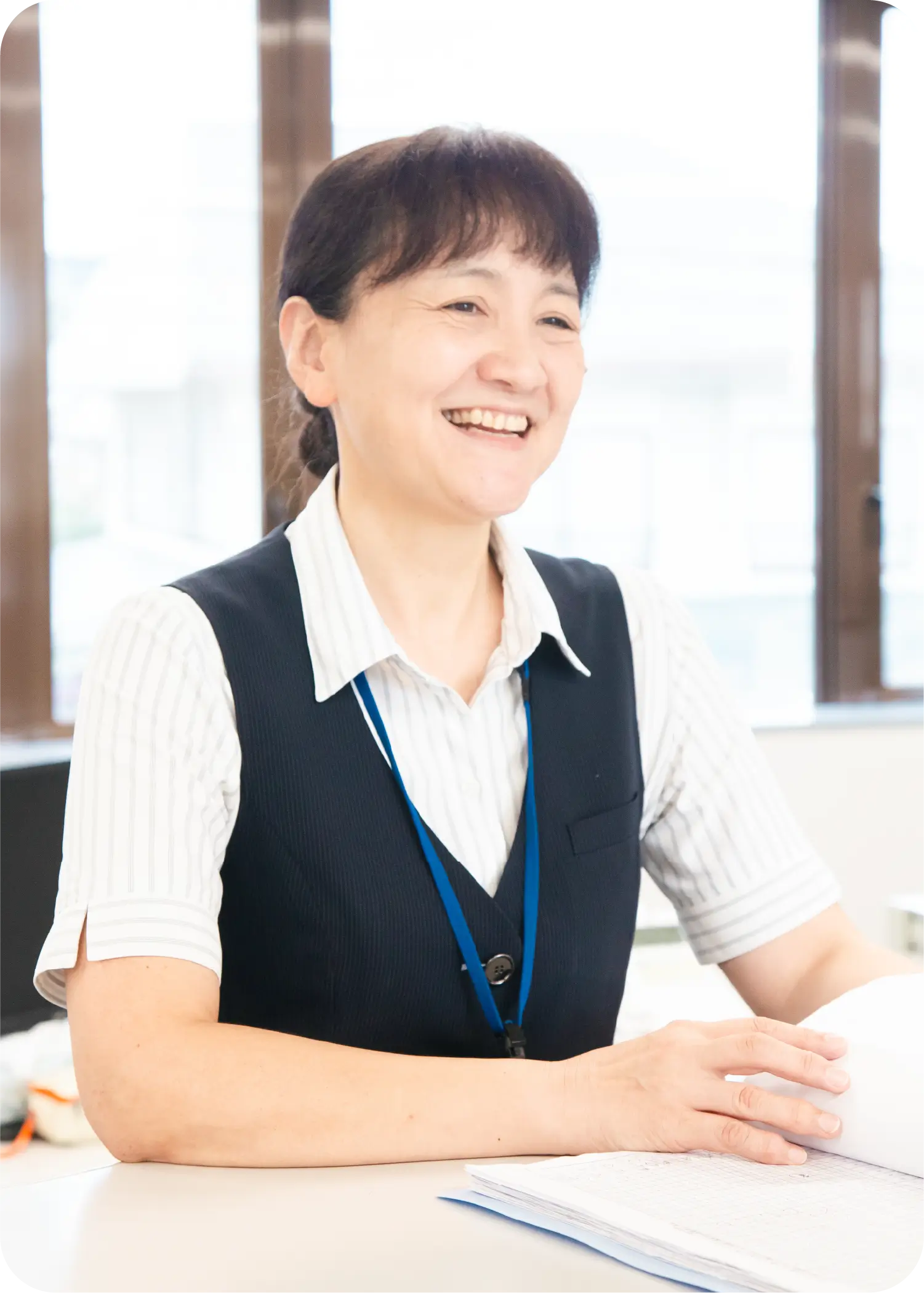 笑顔で談笑する青木 恵美